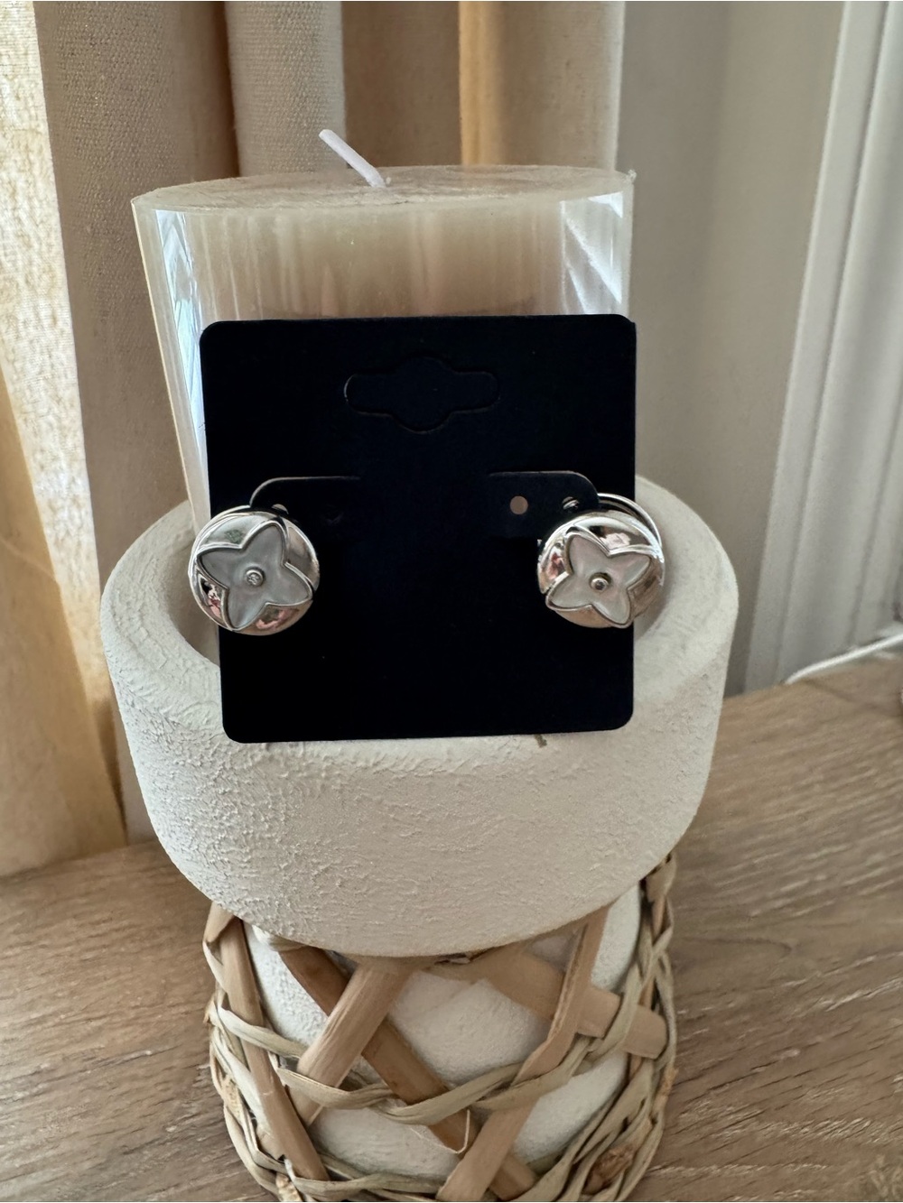New - Fashion Jewelry Silver Floral Button Stud Earrings - Silver 1.5cm